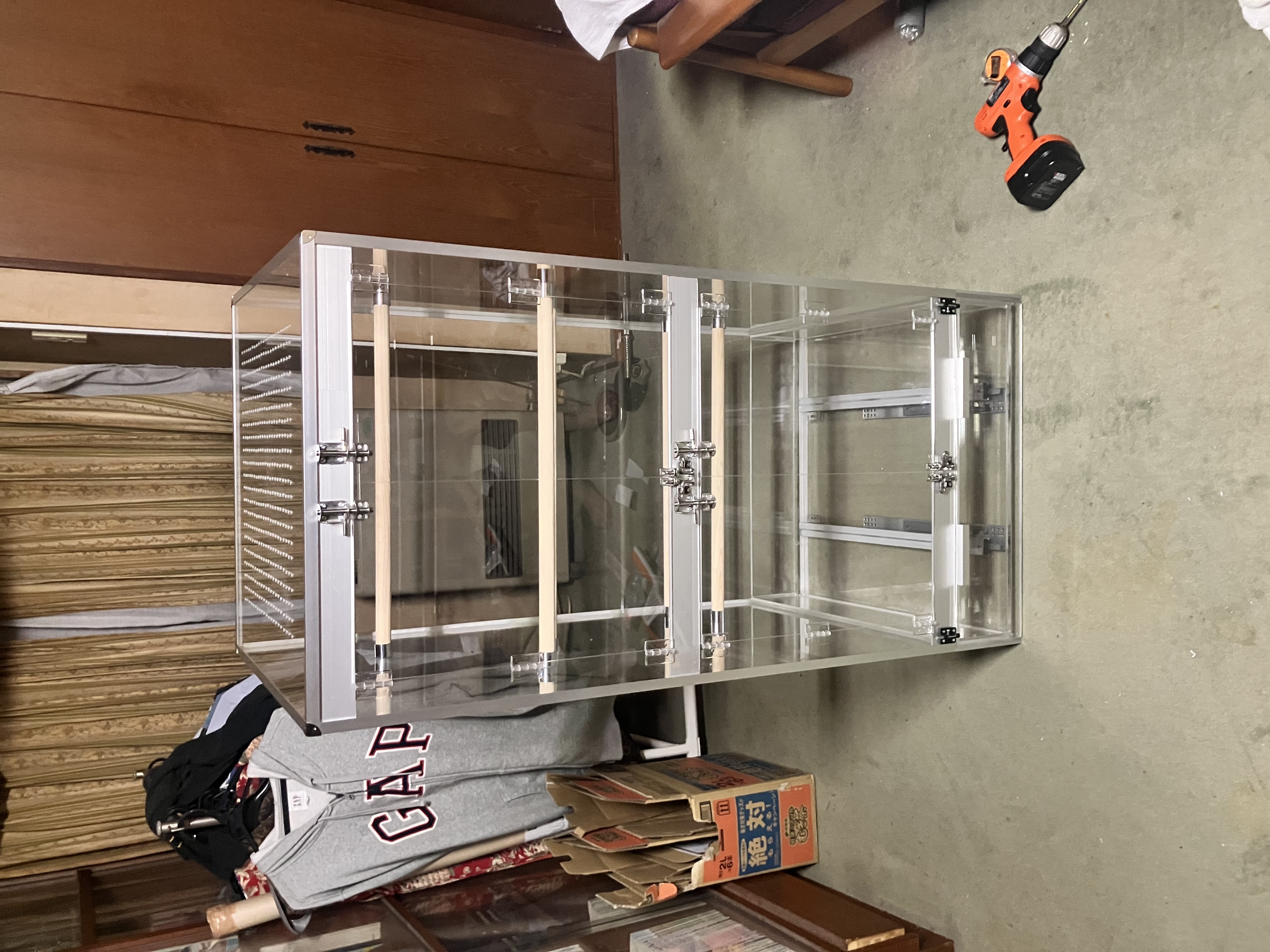 ヘビの飼育用ケージ