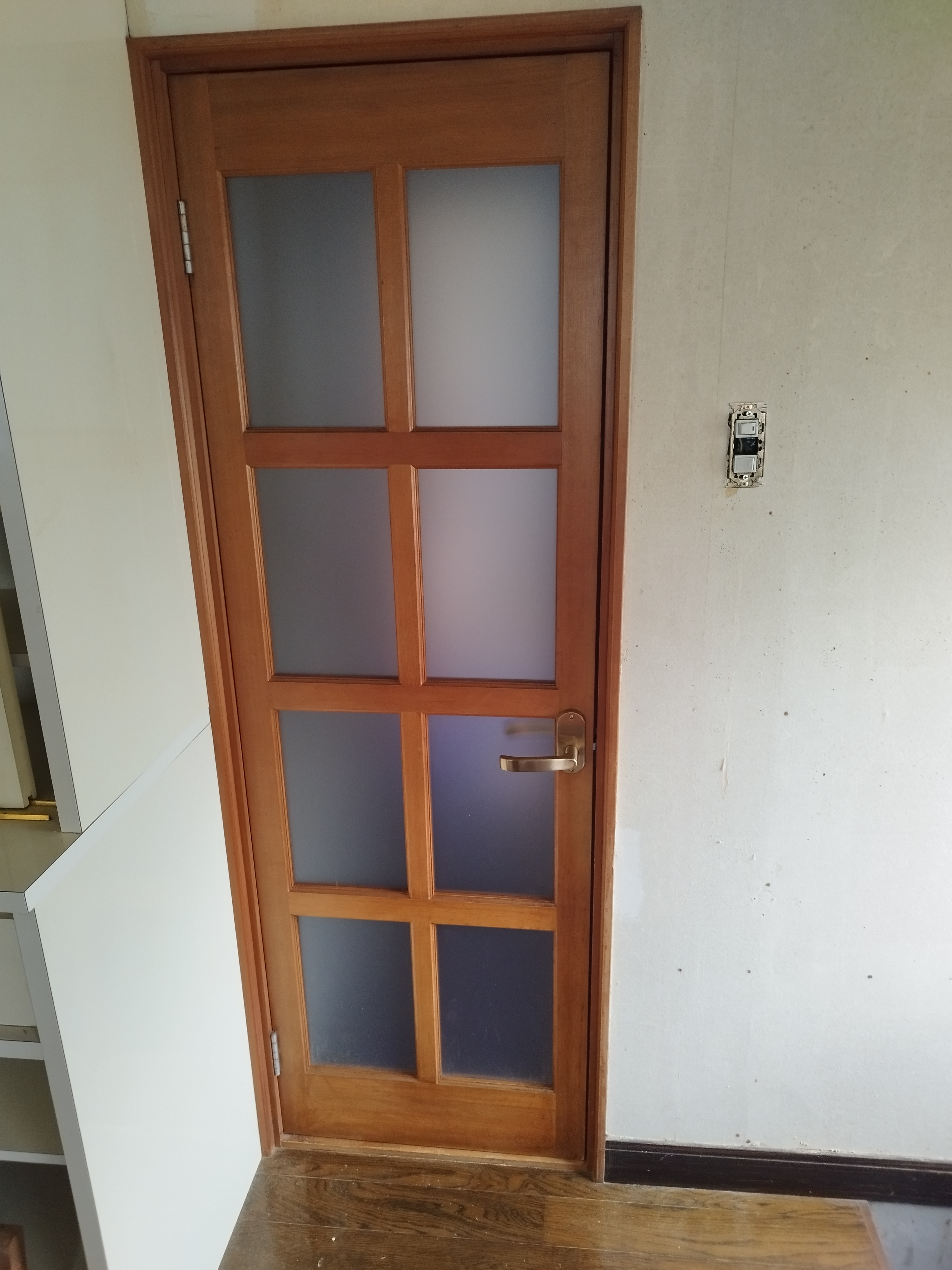 リフォーム中の室内ドアガラス