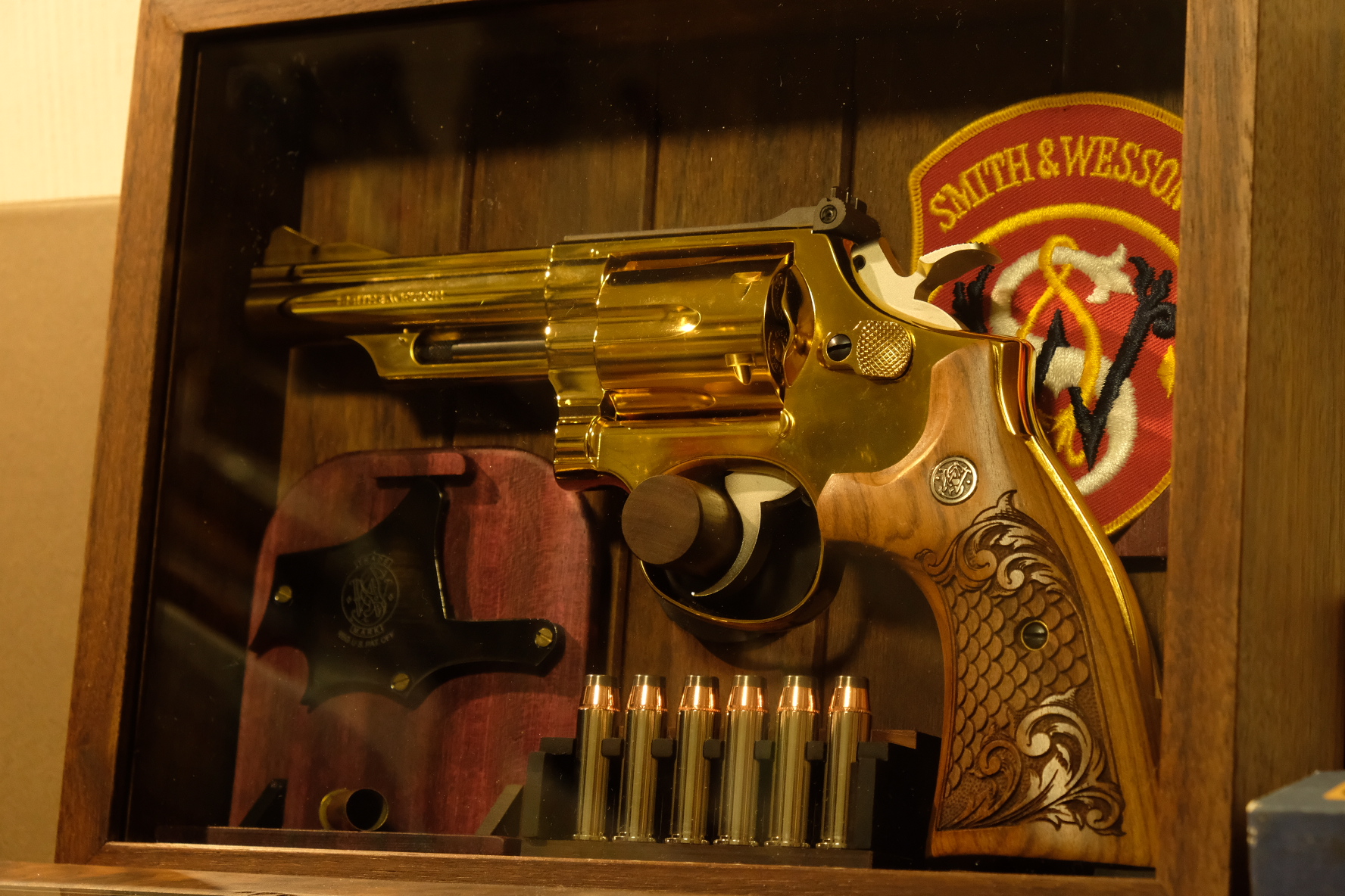 自作モデルガン展示額縁（箱）