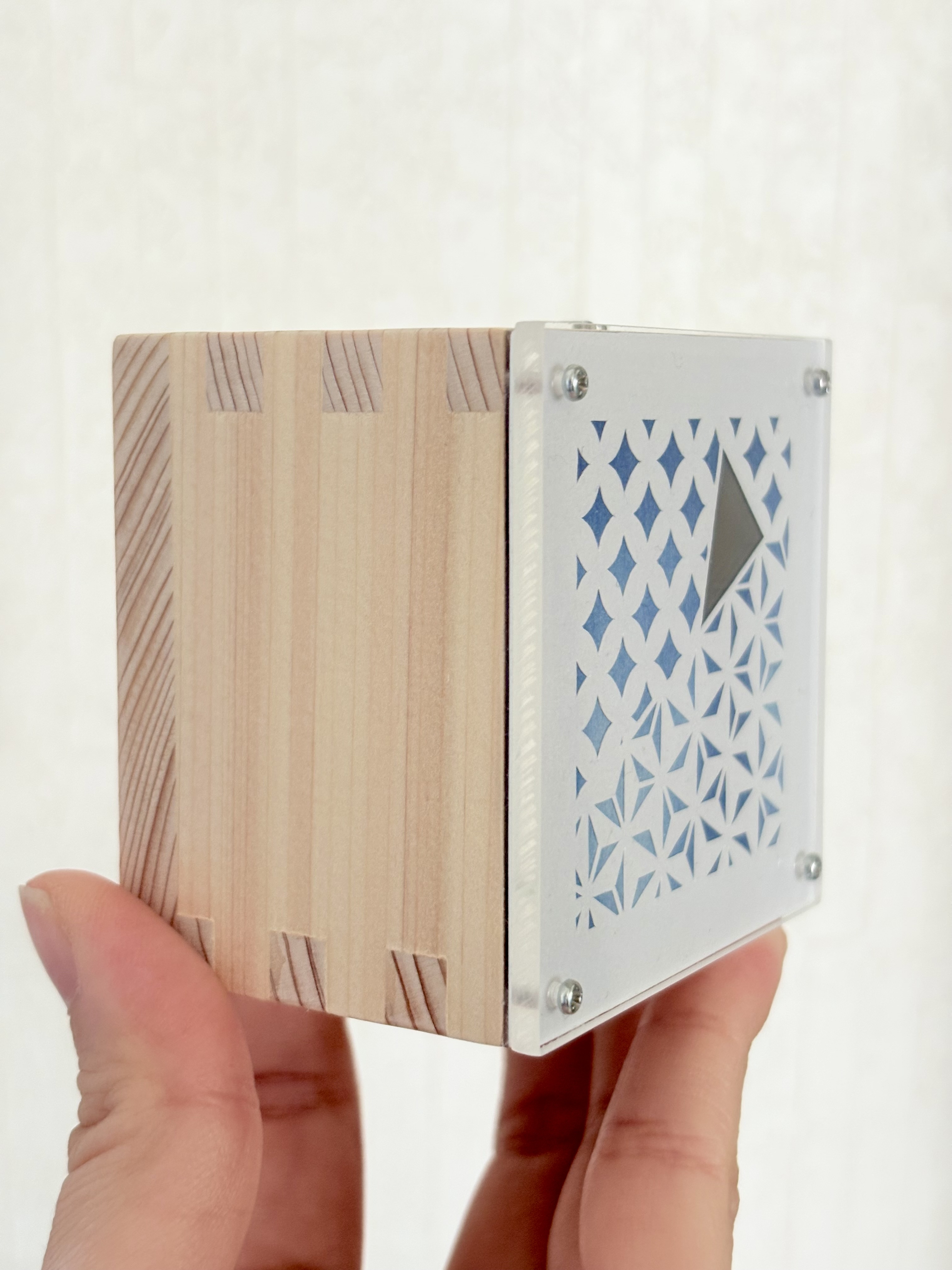 切り絵の一輪挿し