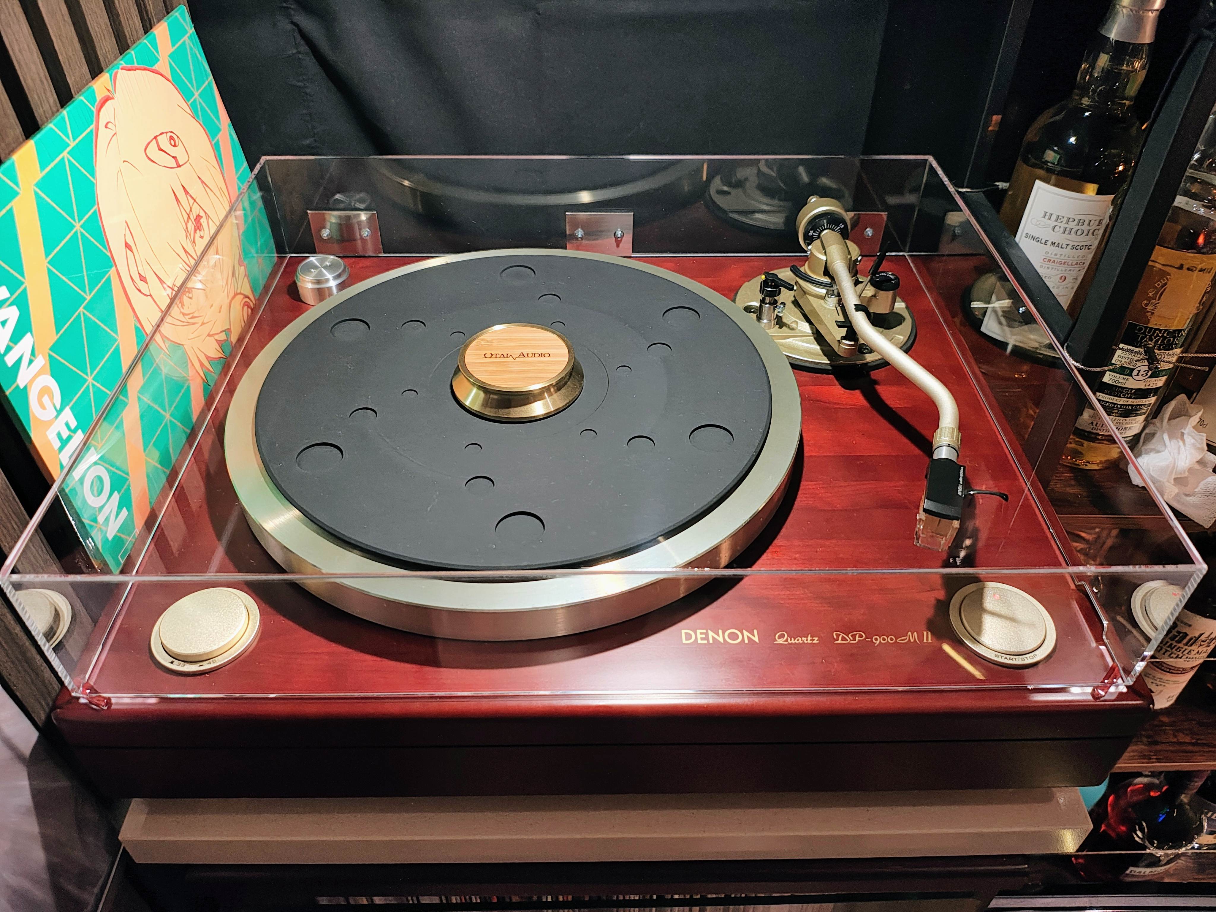 レコードプレーヤーのダストカバー