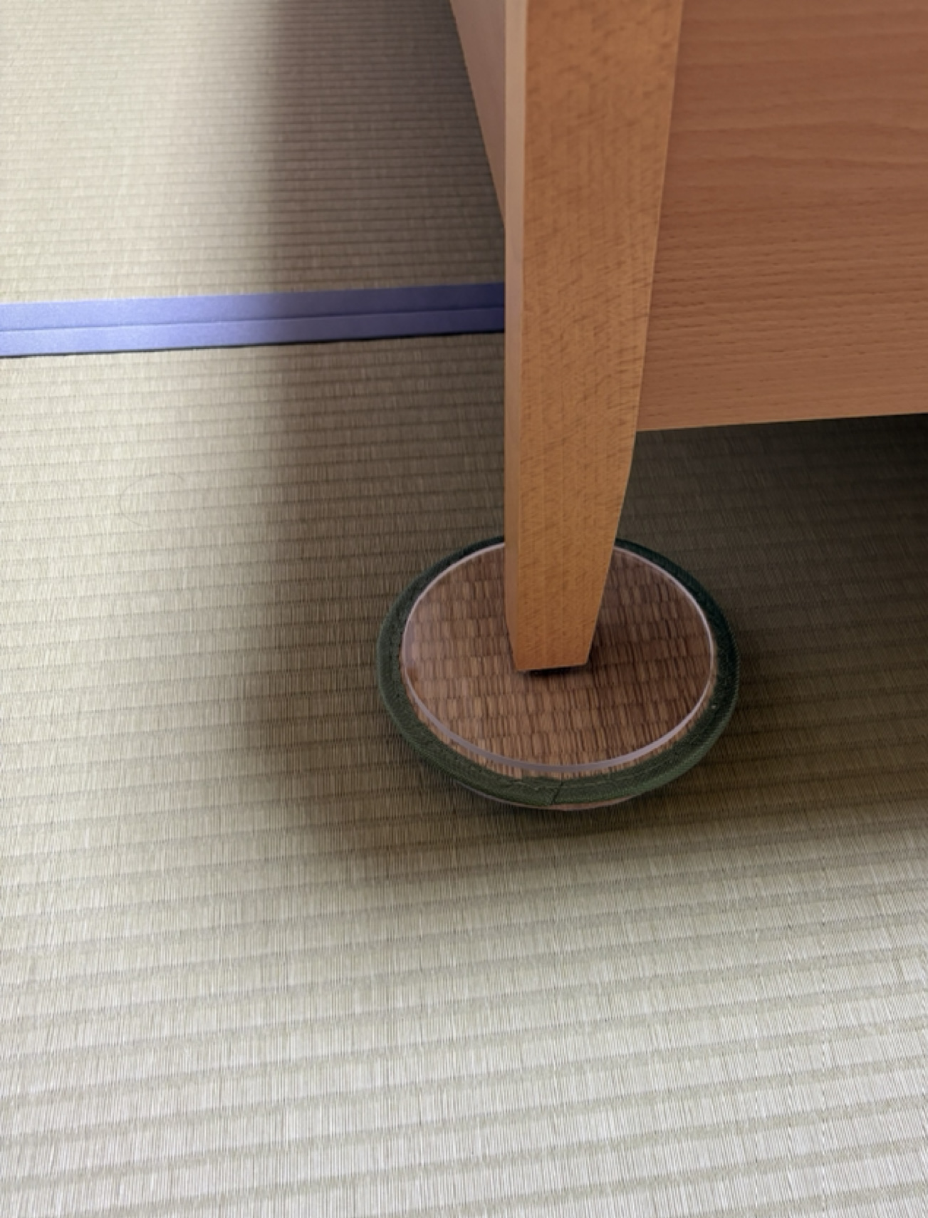 ベッドの足