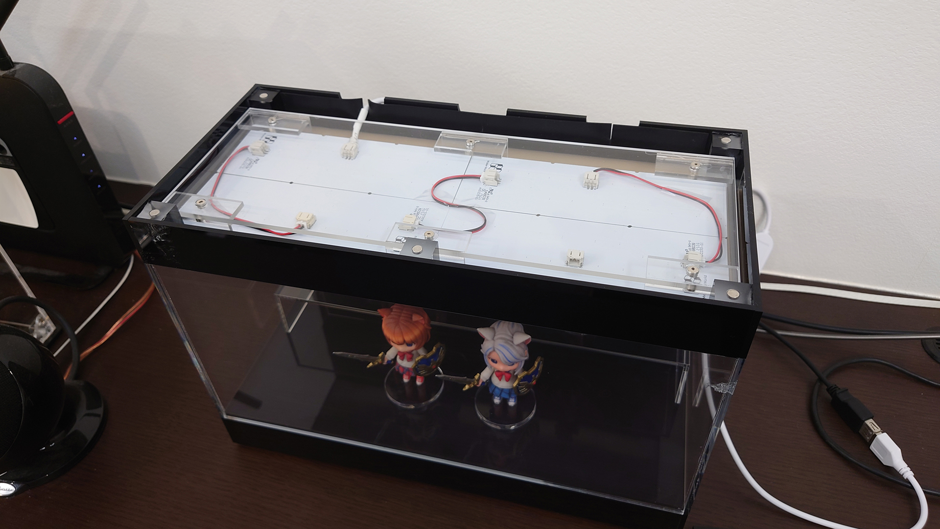 アクリルフィギュアケースの照明BOX